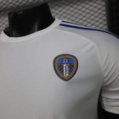 Camiseta informal blanca del Leeds United 2025/26, versión para jugador