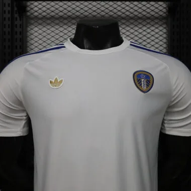 Camiseta informal blanca del Leeds United 2025/26, versión para jugador