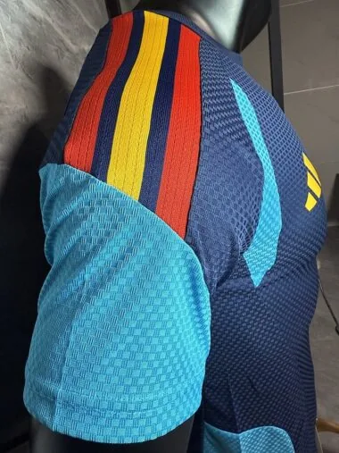 Camiseta de entrenamiento de España 2026, color azul oscuro, versión para jugadores