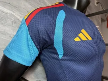 Camiseta de entrenamiento de España 2026, color azul oscuro, versión para jugadores