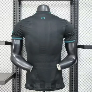 Liverpool 2025/26 Preto – Versão especial para jogadores