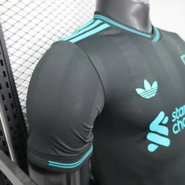 Liverpool 2025/26 Preto – Versão especial para jogadores