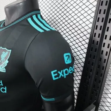 Liverpool 2025/26 Preto – Versão especial para jogadores