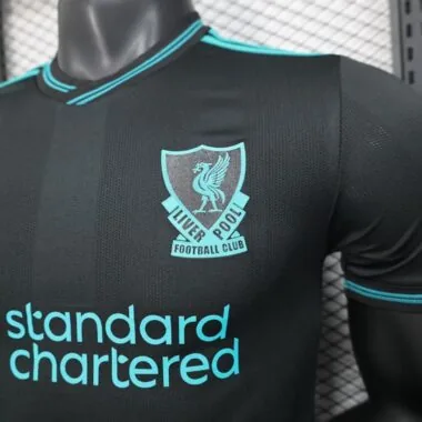 Liverpool 2025/26 Preto – Versão especial para jogadores