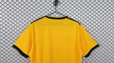 Retro Wolverhampton Wanderers 2018/19 home Jersey (S-2XL)