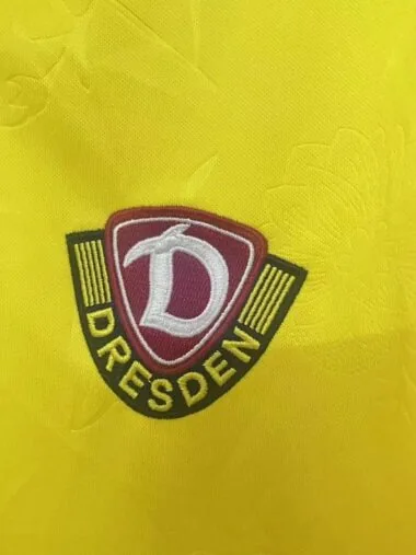 25-26 Dynamo Dresden home socer jersey