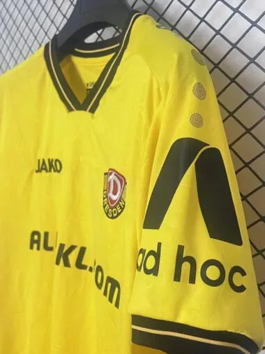 25-26 Dynamo Dresden home socer jersey