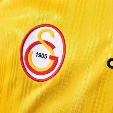 Retro 1996/97 Galatasaray home jersey (S-XXL)