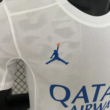 Maillot blanc du PSG, version spéciale joueur, numéros 24 et 25