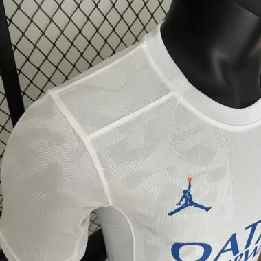 Maillot blanc du PSG, version spéciale joueur, numéros 24 et 25