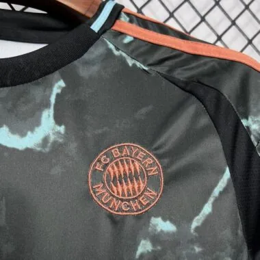 24-25 Bayern Away Kid kit
