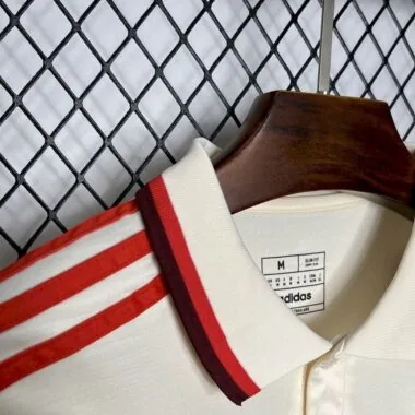 Camisa branca de terceiro jogo fora de casa do Bayern 24-25
