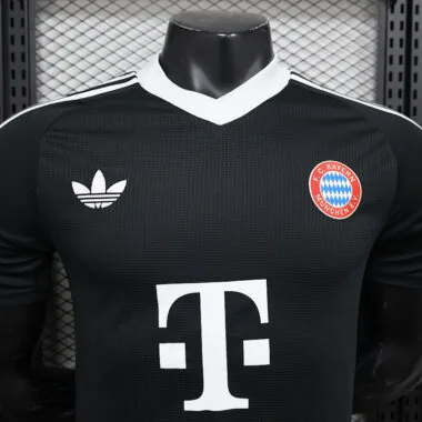 Camisa do Bayern, versão jogador, preta, dos números 24 e 25, para guarda-redes