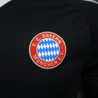 Camisa do Bayern, versão jogador, preta, dos números 24 e 25, para guarda-redes
