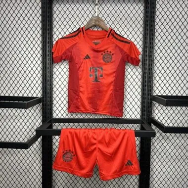 Equipamento infantil do Bayern para jogos em casa, 24-25