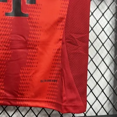 Equipamento infantil do Bayern para jogos em casa, 24-25
