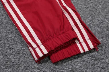 Ensemble coupe-vent rouge Bayern 24-25 - $56