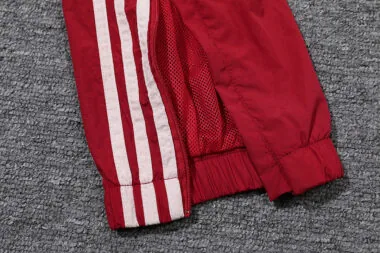 Ensemble coupe-vent rouge Bayern 24-25 - $56