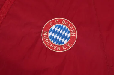 Ensemble coupe-vent rouge Bayern 24-25 - $56