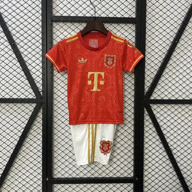 25-26 Equipamento infantil vermelho do Bayern para o 125.º aniversário