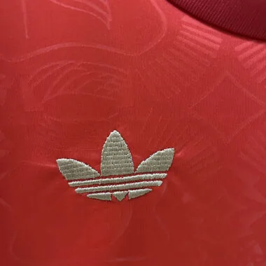 25-26 Equipamento infantil vermelho do Bayern para o 125.º aniversário