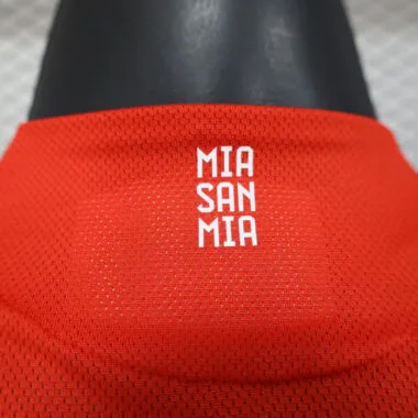 25-26 Maglia Bayern versione giocatore di casa