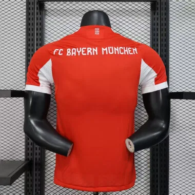 25-26 Maglia Bayern versione giocatore di casa