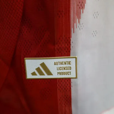 25-26 Maglia Bayern versione giocatore di casa