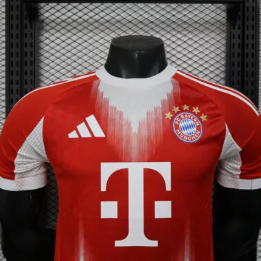 25-26 Maglia Bayern versione giocatore di casa