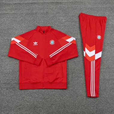 Fato com casaco vermelho do Bayern, tamanhos 25-26