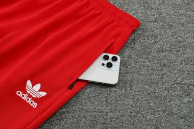 Traje con chaqueta roja del Bayern, 25-26