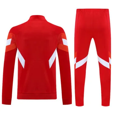 Traje con chaqueta roja del Bayern, 25-26