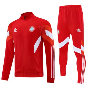 Traje con chaqueta roja del Bayern, 25-26