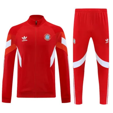 Traje con chaqueta roja del Bayern, 25-26