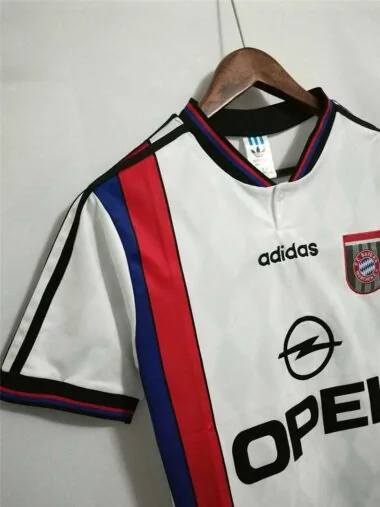 95-96 Bayern de Munique, equipamento branco de deslocado