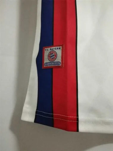 95-96 Bayern de Munique, equipamento branco de deslocado