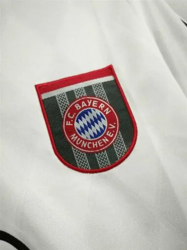95-96 Bayern de Munique, equipamento branco de deslocado