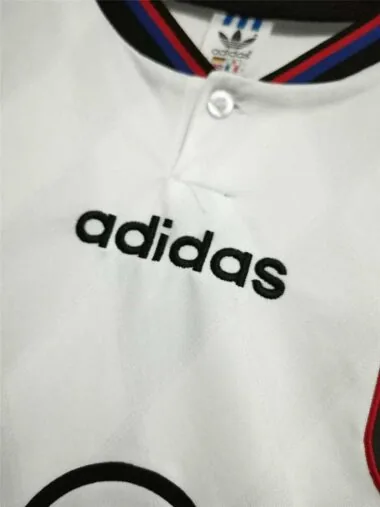 95-96 Bayern de Munique, equipamento branco de deslocado