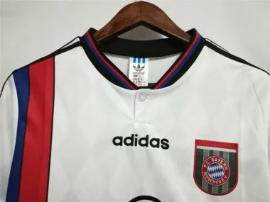 95-96 Bayern de Munique, equipamento branco de deslocado