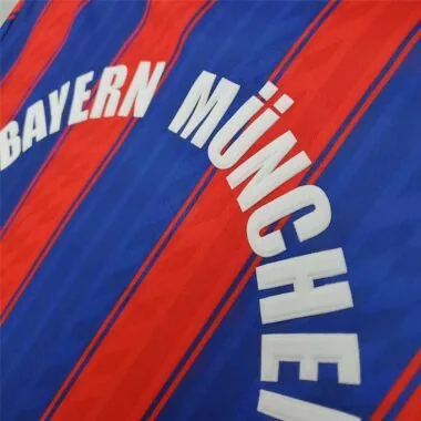 95-97 Bayern de Munique, equipamento de casa vermelho/azul