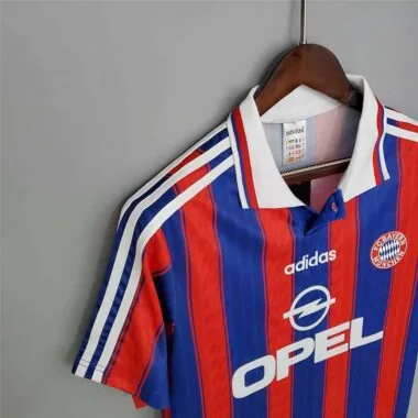 95-97 Bayern de Munique, equipamento de casa vermelho/azul