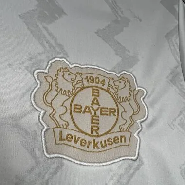 Camiseta de visitante del Bayer 04 Leverkusen de la temporada 24-25