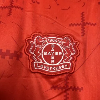 Camiseta de local del Bayer 04 Leverkusen de la temporada 24-25
