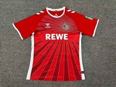 Camisa de futebol vermelha de jogo fora de casa do Colónia, n.º 24-25