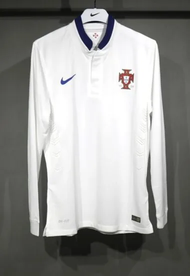 Camisola branca da seleção de Portugal para jogos fora de casa de 2014 (versão para jogadores)