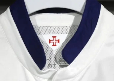 Camisola branca da seleção de Portugal para jogos fora de casa de 2014 (versão para jogadores)