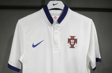 Camisola branca da seleção de Portugal para jogos fora de casa de 2014 (versão para jogadores)