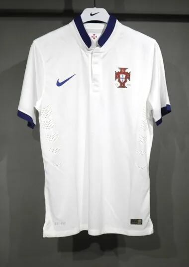 Camisola branca da seleção de Portugal para jogos fora de casa de 2014 (versão para jogadores)