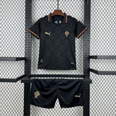 Equipamento infantil de deslocamento de Portugal para o Mundial de 2026