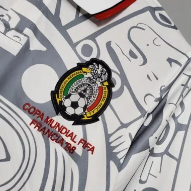 1998, jogo fora de casa contra o México